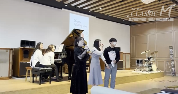 사회를 보고 있는 박세영 대표